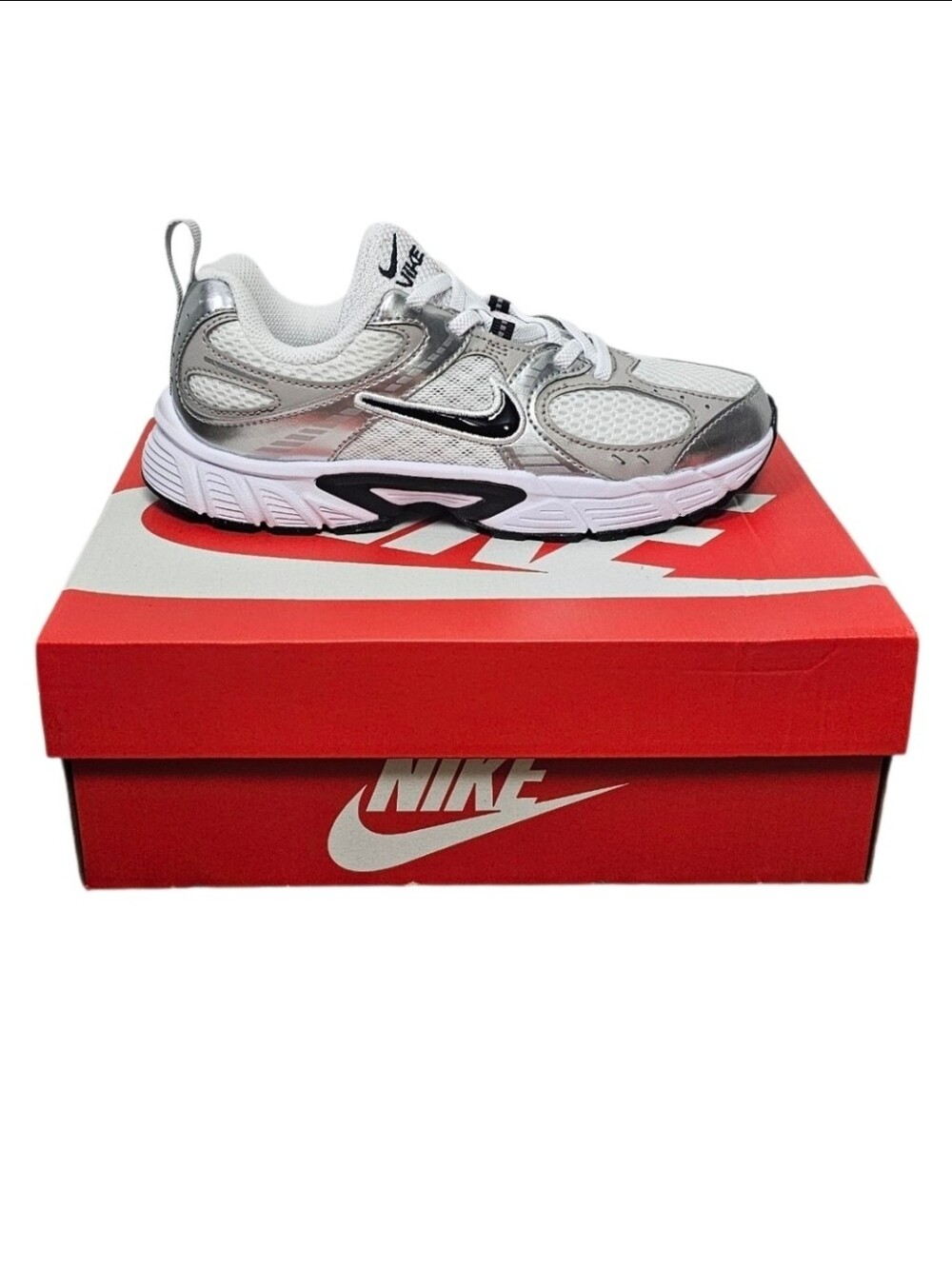 NEW WITH BOX Kids Nike V5 RNR (PS) WHITE/BLACK VAST GREY (HQ6412-100)